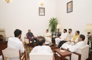 *उपराष्ट्रपती सी. पी. राधाकृष्णन यांनी उपमुख्यमंत्री सुनेत्रा अजित पवार यांची घेतली सांत्वनपर भेट*