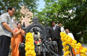 *छत्रपती शिवाजी महाराजांच्या ३४६ व्या पुण्यतिथीनिमित्त विधानभवनात अभिवादन*