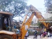 *मौलाना शौकत अली मार्गावरील फर्निचर विक्रेत्यांवर ‘ई’ विभागाकडून निष्कासनाची कारवाई*