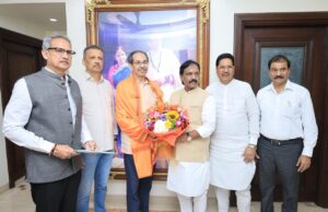 महाराष्ट्र विधान परिषदेचा सदस्य म्हणून निवड झाल्यानंतर सोमवारी, निवडणूक निर्णय अधिकाऱ्यांकडून अधिकृत निवडपत्र आ. अंबादास दानवे यांनी स्वीकारले