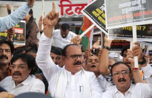 *निवडणूक आयोग व भाजपा सरकारविरोधात काँग्रेसचे दादरमध्ये तीव्र आंदोलन.*