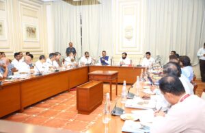 *बेस्ट कर्मचाऱ्यांना अंतरिम दिलासा म्हणून ३००० रुपये आणि वेटलिजवरील कर्मचाऱ्यांना २००० रुपये मासिक हंगामी वाढ*