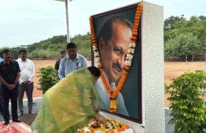 *उपमुख्यमंत्री श्रीमती सुनेत्रावहिनी अजितदादा पवार यांनी विद्या प्रतिष्ठान येथे दिवंगत लोकनेते अजितदादा पवार यांच्या समाधीस्थळाचे घेतले दर्शन.*