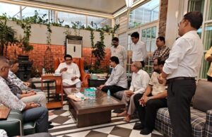 मालाड जिरे टोप वाद: जैन समाजाच्या शिष्टमंडळाने ‘शिवतीर्थावर’ घेतली मनसे अध्यक्ष राज ठाकरेंची भेट; मागितली माफी