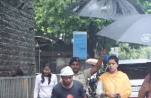 *कॉटनग्रीन, रे रोड, शिवडी अग्निशमन केंद्र परिसरात महापौर श्रीमती रितू तावडे यांच्याकडून भर पावसात पाहणी; पाणी निचरा आणि मॅनहोल सुरक्षिततेसाठी योग्य उपाययोजना करण्याचे मुंबई पोर्ट ट्रस्टला निर्देश*