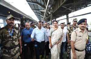 गणेशोत्सवाच्या पार्श्वभूमीवर महापौर रितू तावडे यांच्याकडून घाटकोपर मेट्रो स्थानकाची पाहणी*